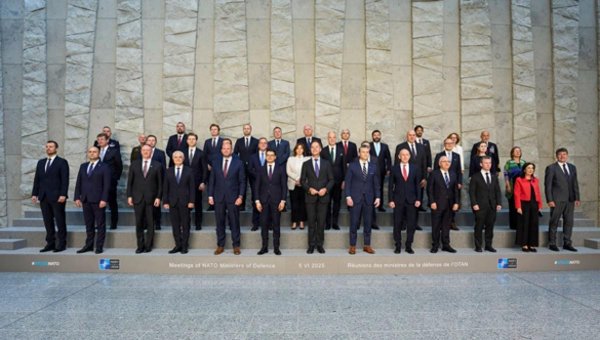 翻翻策略 50国防长会内幕曝光，距北约峰会不到17天，欧洲内部分歧显现