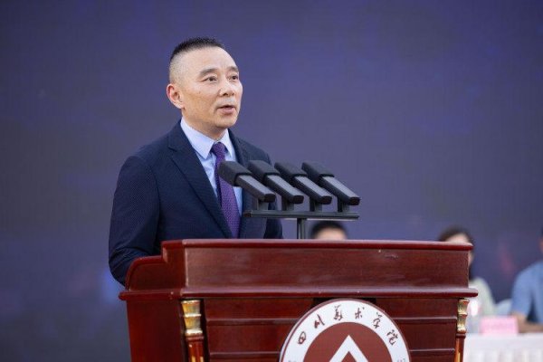 牛小散 艺术, 有啥用? 四川美术学院院长焦兴涛在毕业典礼上这样说